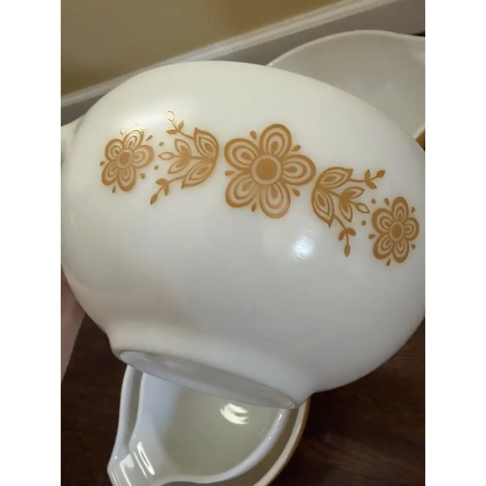 Pyrex Vintage Butterly Gold Cinderella Mixing Bowl Set Of 4